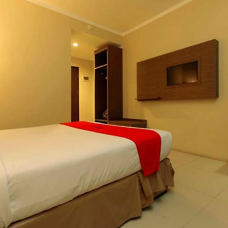 Reddoorz Plus Near Pantai Losari Hotel Makassar Eksteriør billede