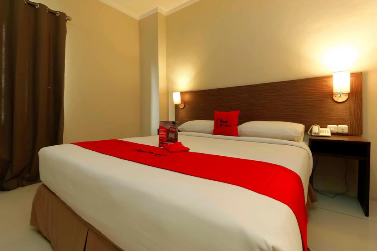 Reddoorz Plus Near Pantai Losari Hotel Makassar Eksteriør billede