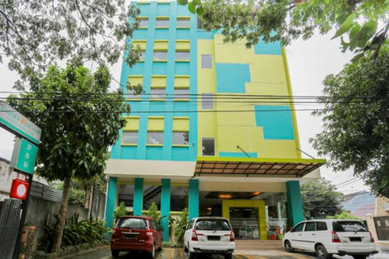 Reddoorz Plus Near Pantai Losari Hotel Makassar Eksteriør billede