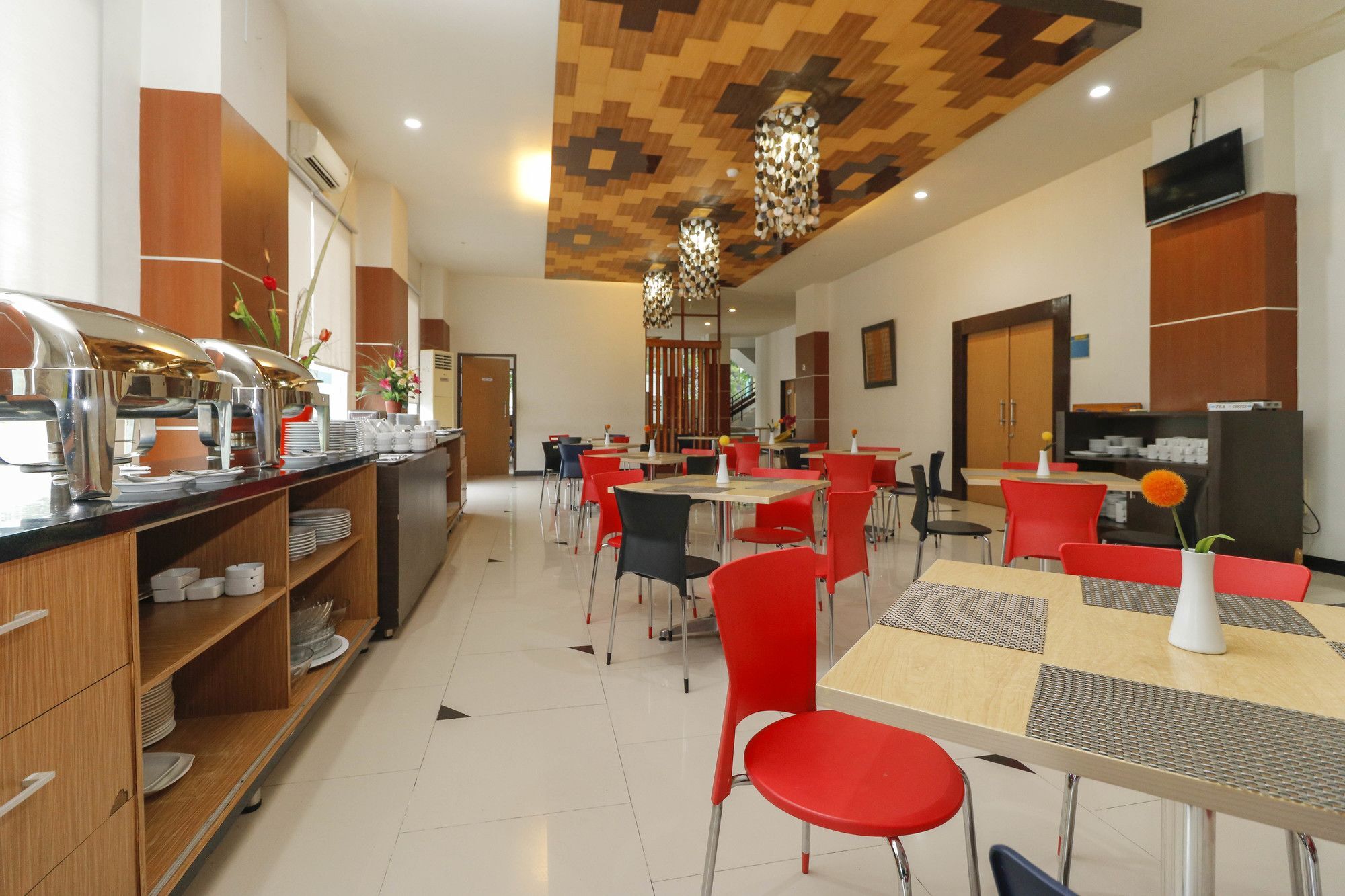 Reddoorz Plus Near Pantai Losari Hotel Makassar Eksteriør billede