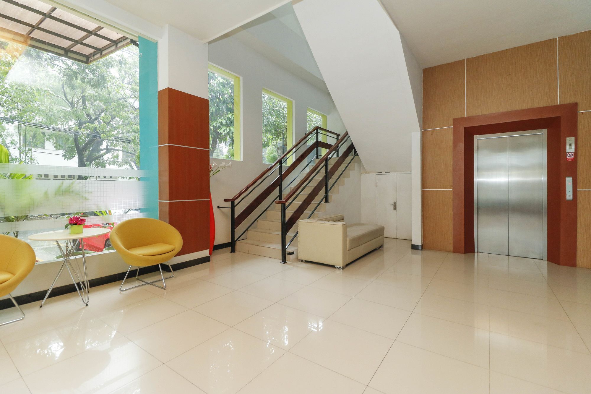 Reddoorz Plus Near Pantai Losari Makassar Eksteriør billede