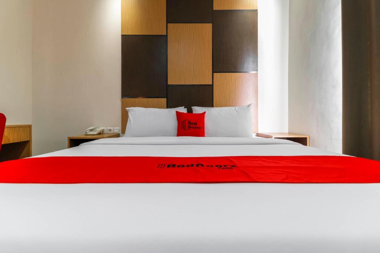 Reddoorz Plus Near Pantai Losari Makassar Eksteriør billede
