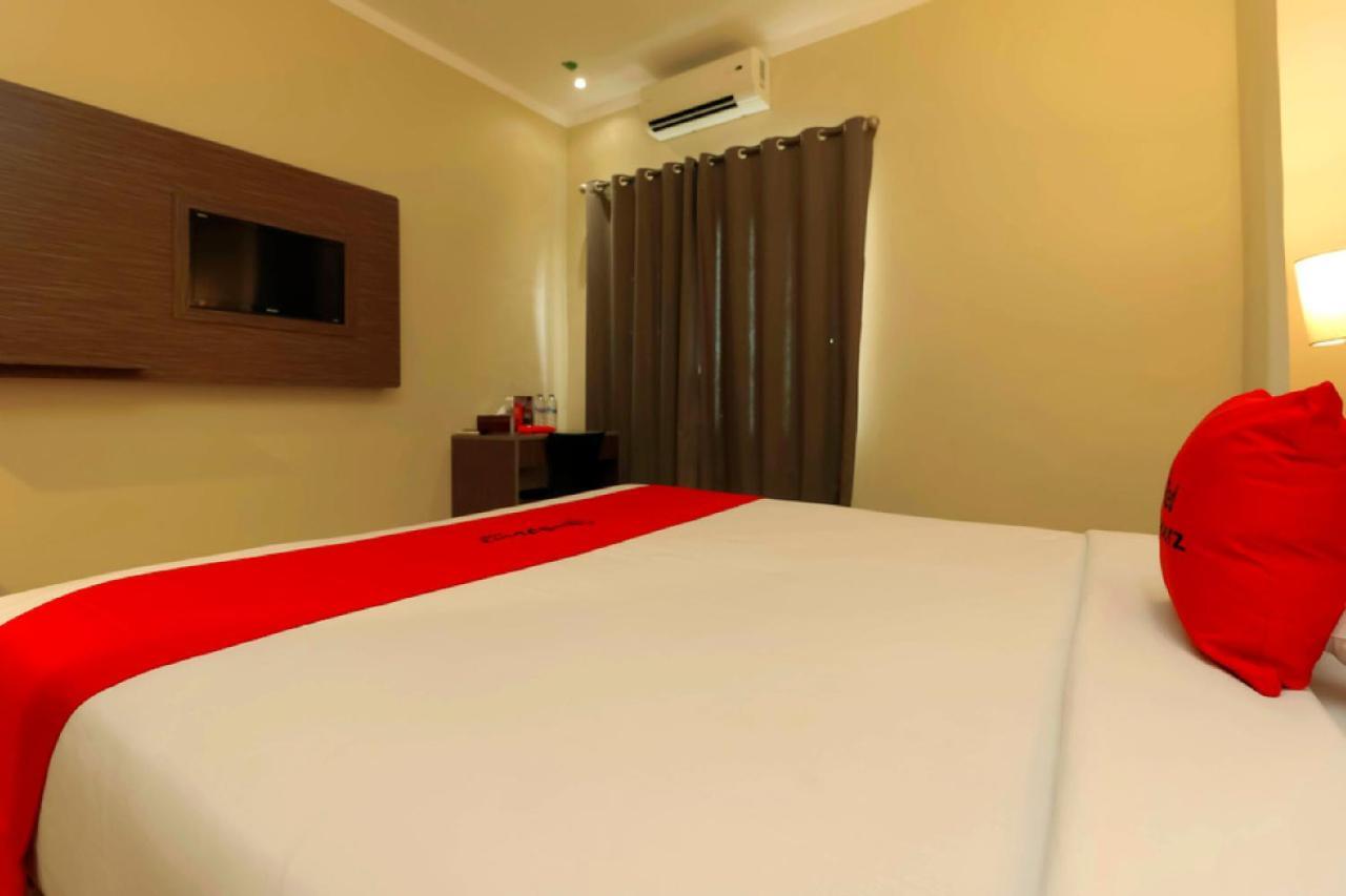 Reddoorz Plus Near Pantai Losari Hotel Makassar Eksteriør billede